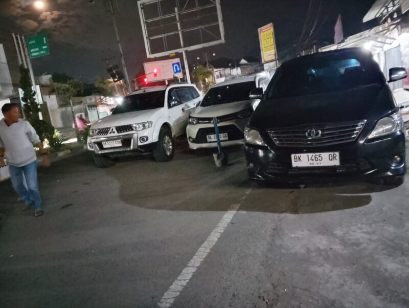 Antrean BBM di SPBU Tansaril, Pengawas Minta Warga Tidak Ganggu Aktivitas Pedagang Antrean BBM di SPBU Tansaril, Pengawas Minta Warga Tidak Ganggu Aktivitas Pedagang