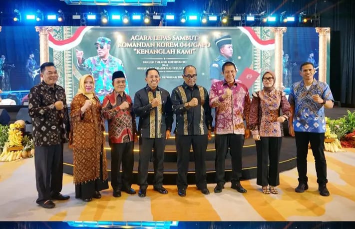 Bupati Musi Rawas Ratna Machmud hadiri acara Lepas Sambut Komandan Korem 044/ Garuda Dempo Yang Digelar Di Soma Grand Ballroom Palembang