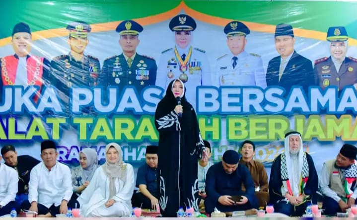 Bupati Musi Rawas Hj Ratna Machmud Mengelar Buka bersama Dan Shalat Tarawih Berjamaah
