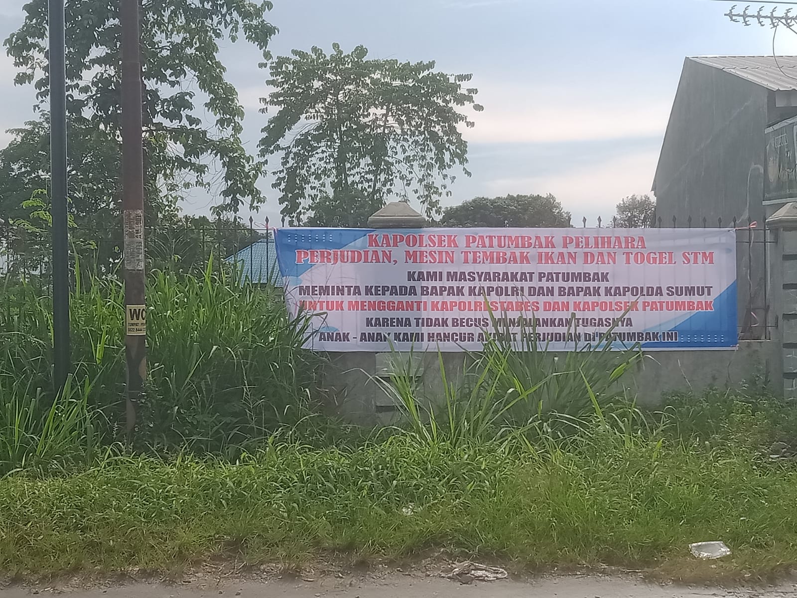 Judi Tembak Ikan Marak Saat Ramadhan, Warga Pasang Spanduk Desak Kapolsek Patumbak Dicopot