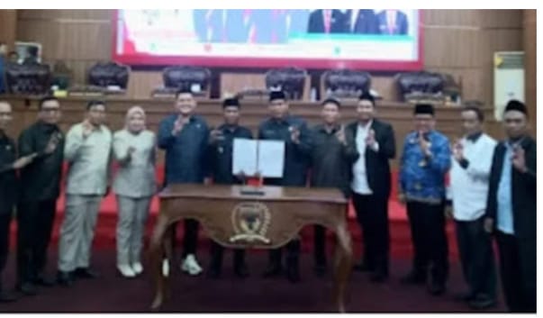 Rapat Paripurna DPRD Musi Rawas Dipimpin Langsung Ketua DPRD Firdaus CIK Olah Sahkan APBD Musi Rawas Tahun 2026