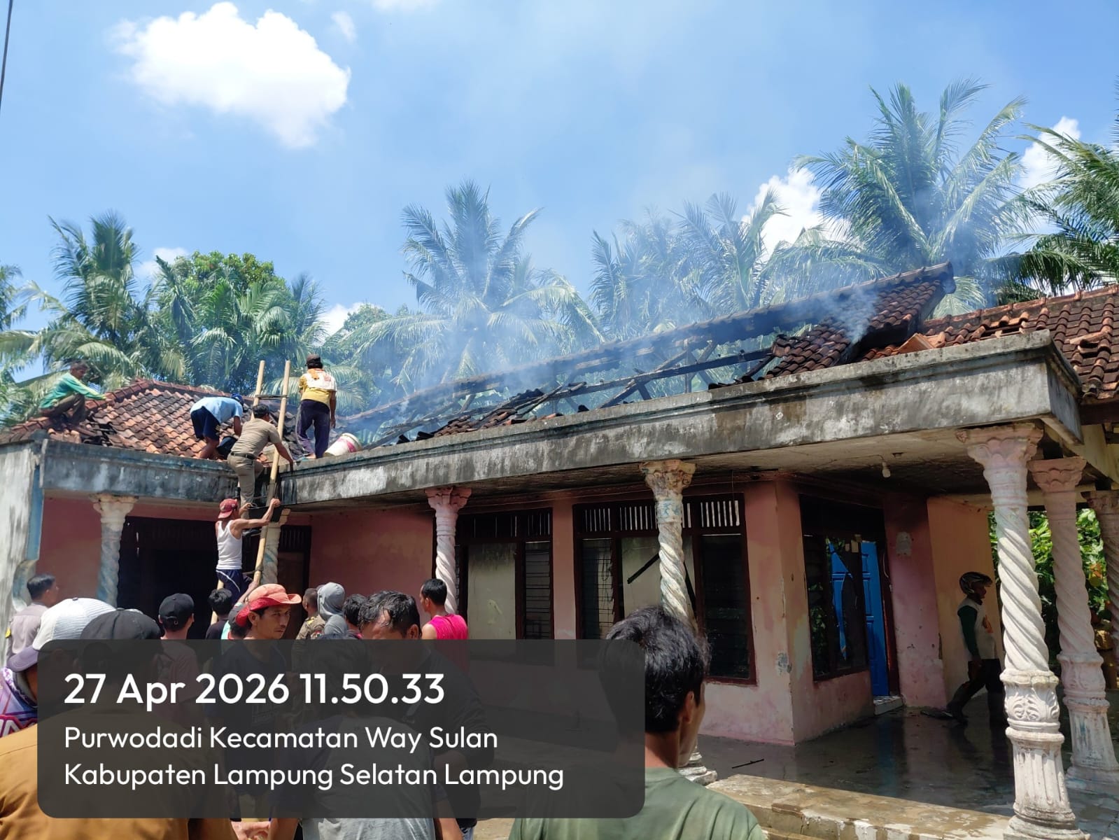 Kebakaran Rumah di Desa Purwodadi, Dusun Bandung Jaya, Kecamatan Way Sulan Diduga Kuat Aliran Arus Pendek Listrik