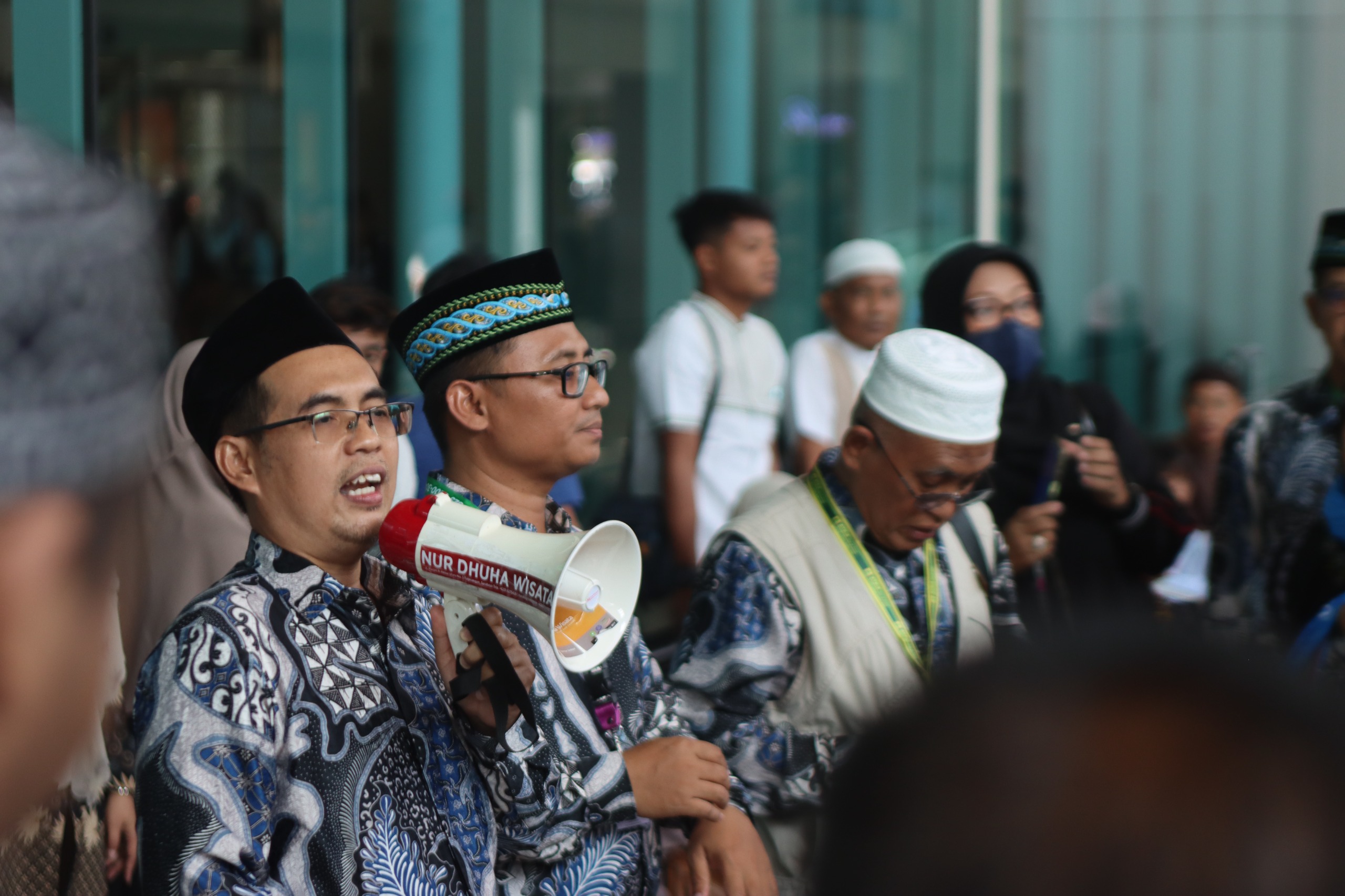 Pelepasan Jamaah Haji Plus Jawa Timur di Bandara Juanda, Penuh Haru dan Doa