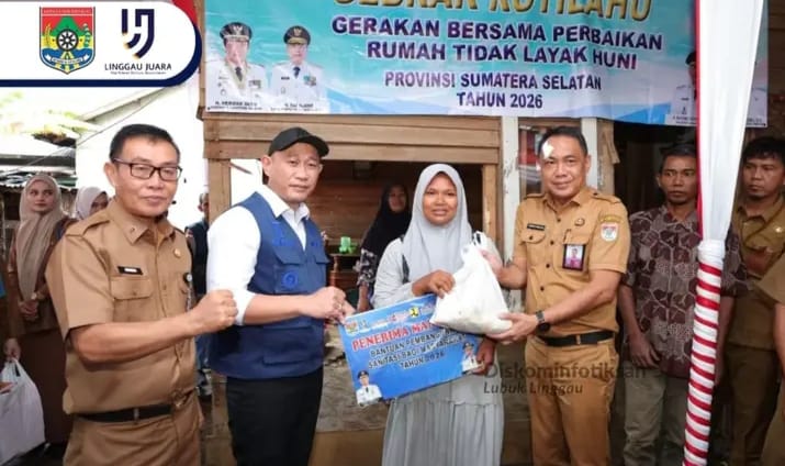 Walikota Lubuk Linggau H,Rachmat Hidayat Bersama Kadis Perkim Febrio Fadilah Hadiri Dan Berikan, Gebrak Rutilahu, Di kelurahan Ponorogo 