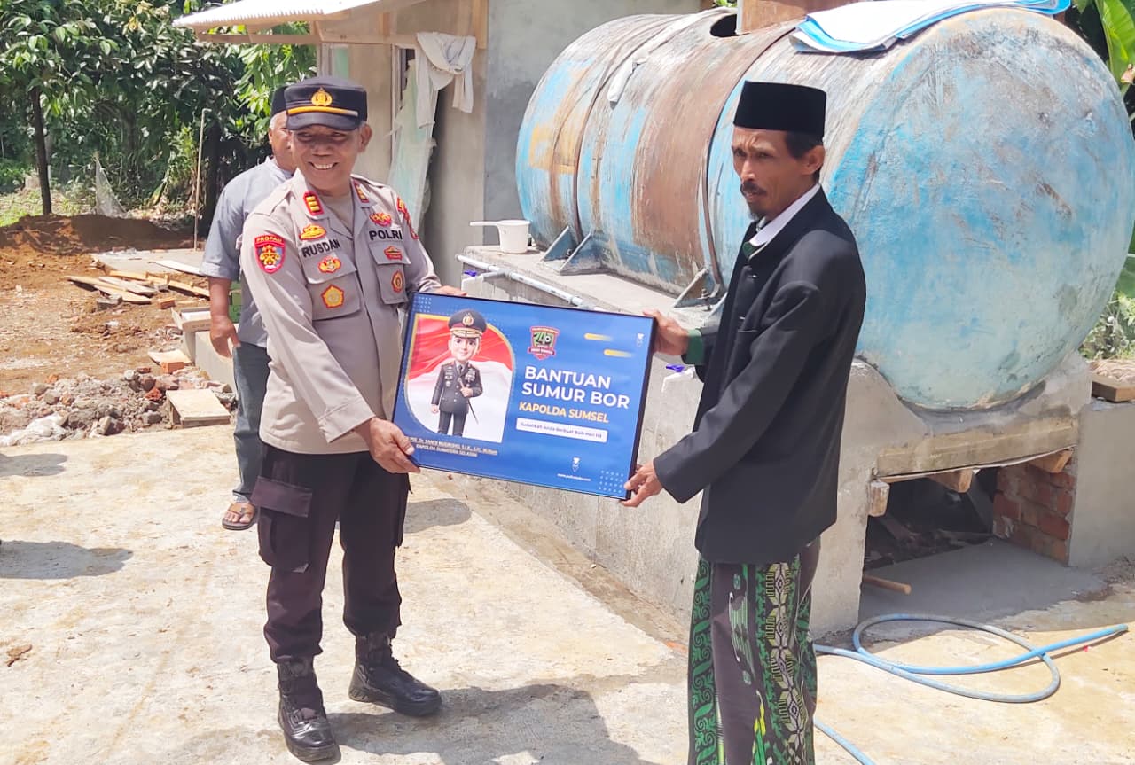 Kapolres Musi Rawas Terima Apresiasi Raih Peringkat Pertama Terbanyak Sumur Bor Bersama Kapolda Sumsel Saat Resmikan Sumur Bor di Desa L Sidoarjo