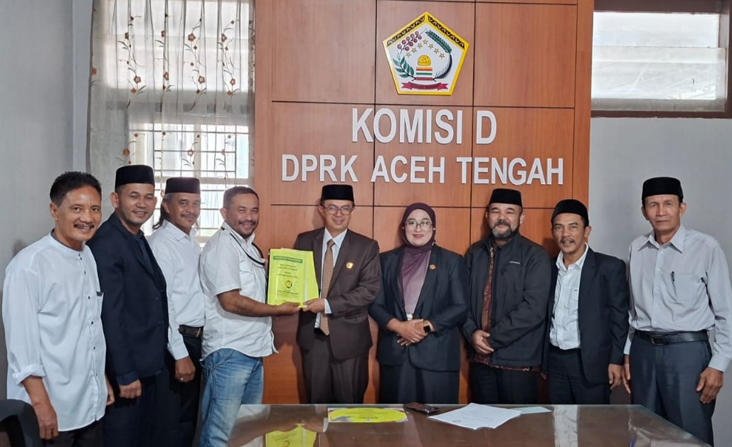 *PASAK OPAT NENGGERI LINGE SERAHKAN NASKAH AKADEMIK QANUN ADAT GAYO: SEJARAH BARU LEGISLASI ACEH TENGAH DIMULAI* *PASAK OPAT NENGGERI LINGE SERAHKAN NASKAH AKADEMIK QANUN ADAT GAYO: SEJARAH BARU LEGISLASI ACEH TENGAH DIMULAI*