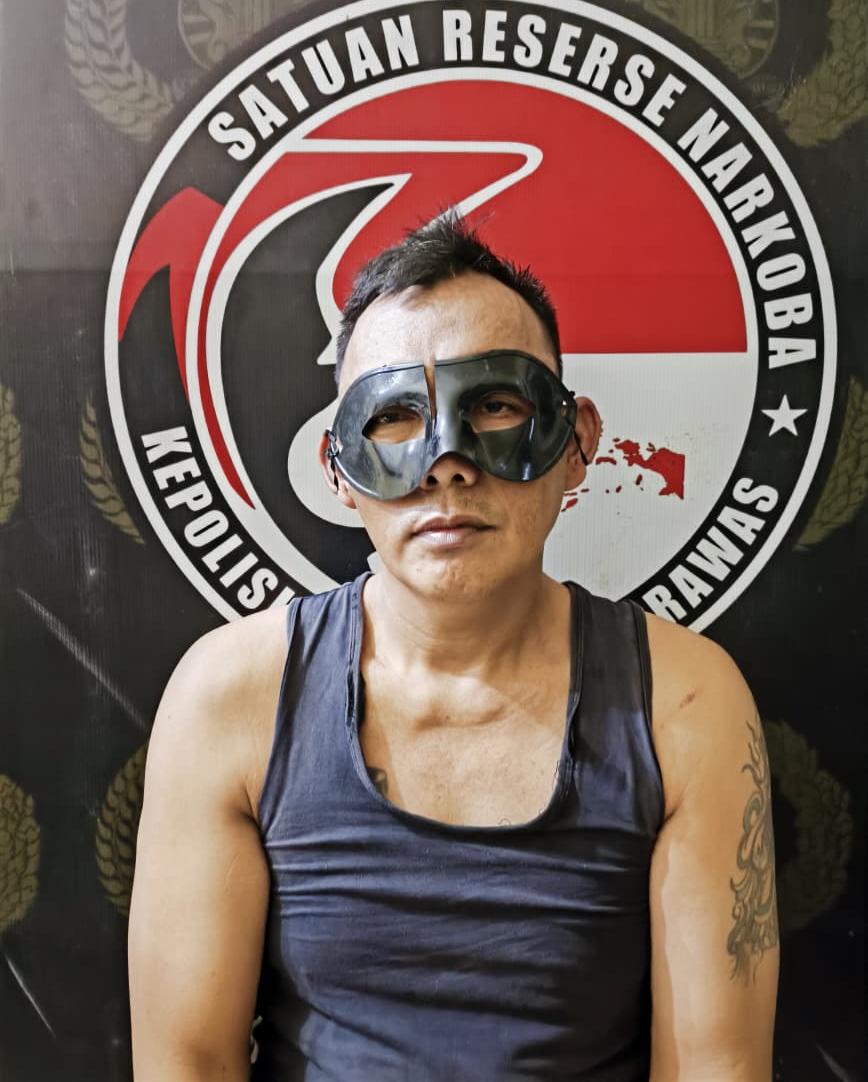 Kapolres Musi Rawas : Berhasil Amankan pelaku ES Beserta 49 Butir ekstasi Jangan Jadikan Hajatan Sarana Untuk Peredaran Narkoba Kapolres Musi Rawas : Berhasil Amankan pelaku ES Beserta 49 Butir ekstasi Jangan Jadikan Hajatan Sarana Untuk Peredaran Narkoba