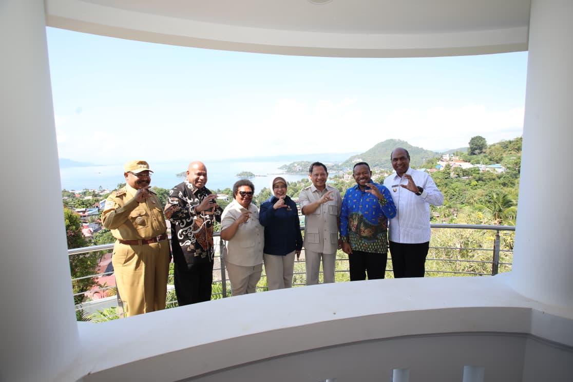 *Mendagri Bersama Gubernur Se-Tanah Papua Bertekad Sukseskan Sensus Ekonomi 2026* *Mendagri Bersama Gubernur Se-Tanah Papua Bertekad Sukseskan Sensus Ekonomi 2026*