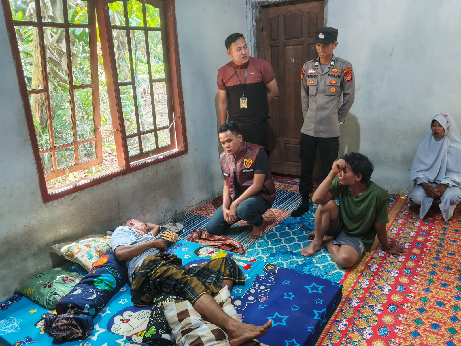 Seorang Petani Terluka Diserang Beruang Liar saat Menyadap Karet Seorang Petani Terluka Diserang Beruang Liar saat Menyadap Karet