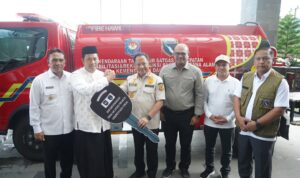 Mendagri Serahkan Mobil Damkar Multifungsi Fire Hawk FWS 4000 kepada Pemkab Aceh Tengah Mendagri Serahkan Mobil Damkar Multifungsi Fire Hawk FWS 4000 kepada Pemkab Aceh Tengah