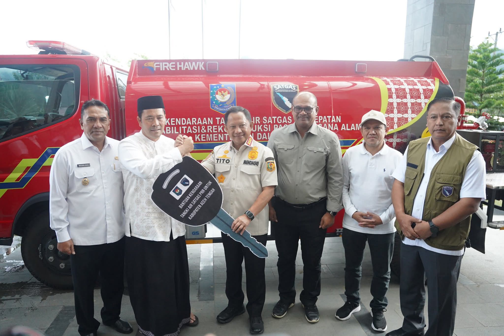 Mendagri Serahkan Mobil Damkar Multifungsi Fire Hawk FWS 4000 kepada Pemkab Aceh Tengah