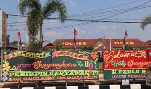 Ratusan Karangan Bunga Hiasi Mapolres Musi Rawas: Simbol Kedekatan Polri dan Masyarakat di Harin Bhayangkara ke-80 Ratusan Karangan Bunga Hiasi Mapolres Musi Rawas: Simbol Kedekatan Polri dan Masyarakat di Harin Bhayangkara ke-80