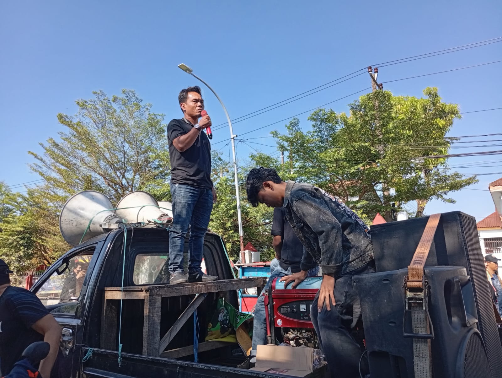 RATUSAN WARGA GOWA TURUN KE JALAN: Minta Bupati Mundur, Hargai Nilai Siri’ Napacce