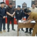 Rapat paripurna DPRD Musi Rawas Utara H, Devi Suhartoni Menyampaikan Rekomendasi LKPJ Tahun Anggaran 2025