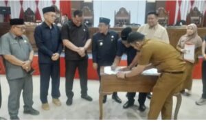 Rapat paripurna DPRD Musi Rawas Utara H, Devi Suhartoni Menyampaikan Rekomendasi LKPJ Tahun Anggaran 2025 Rapat paripurna DPRD Musi Rawas Utara H, Devi Suhartoni Menyampaikan Rekomendasi LKPJ Tahun Anggaran 2025