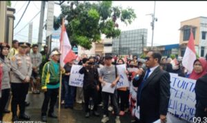 Aliansi Pemuda Silampari Menggugat Gelar Aksi Damai, Dukung Kinerja Kapolres dan Minta Penegakan Hukum Tanpa Intervensi Aliansi Pemuda Silampari Menggugat Gelar Aksi Damai, Dukung Kinerja Kapolres dan Minta Penegakan Hukum Tanpa Intervensi