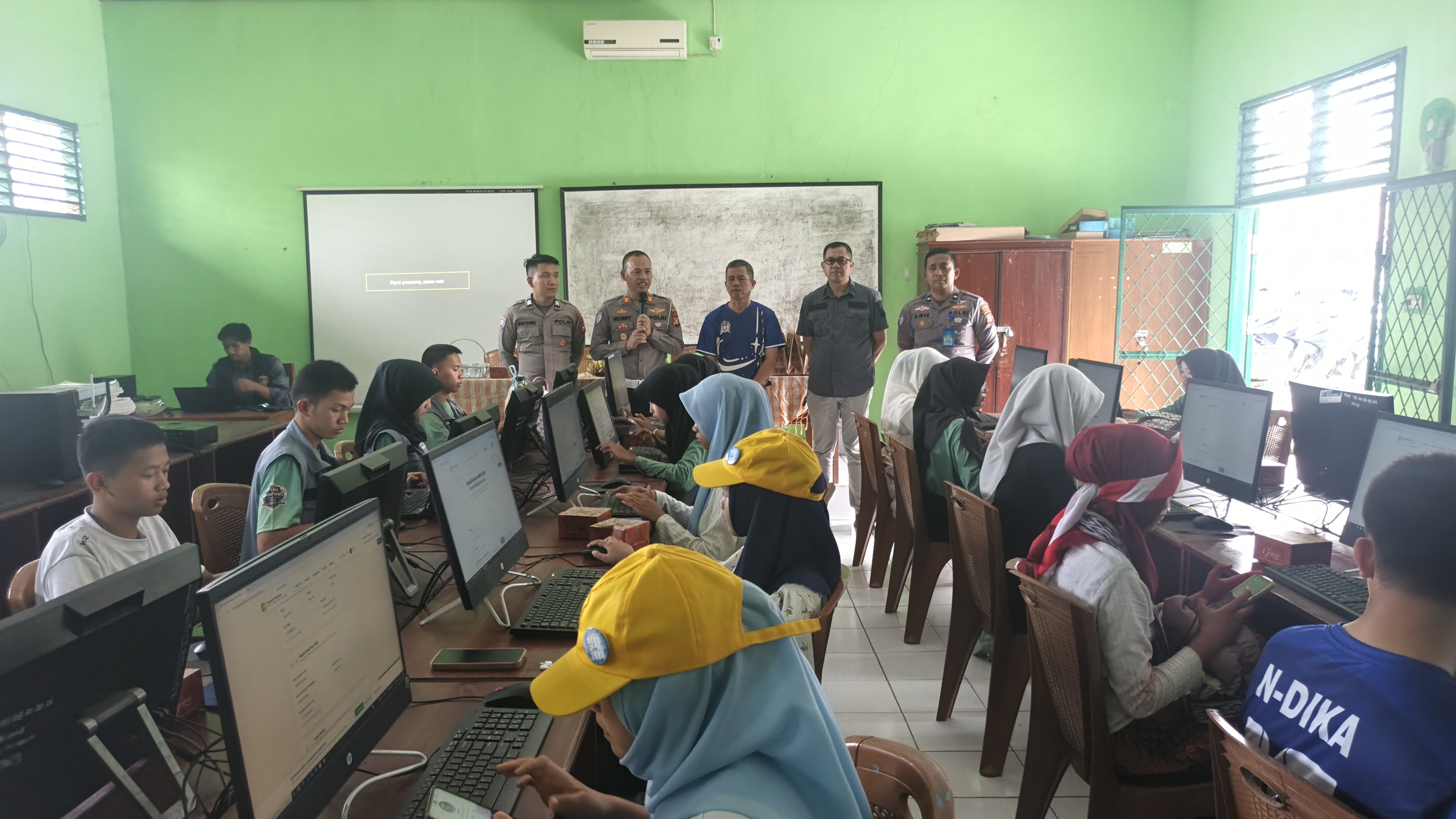 Merajut Masa Depan Digital: Polres Musi Rawas Bekali Generasi Gen Z SMA Negeri 2 Muara Beliti dengan Literasi AI Merajut Masa Depan Digital: Polres Musi Rawas Bekali Generasi Gen Z SMA Negeri 2 Muara Beliti dengan Literasi AI