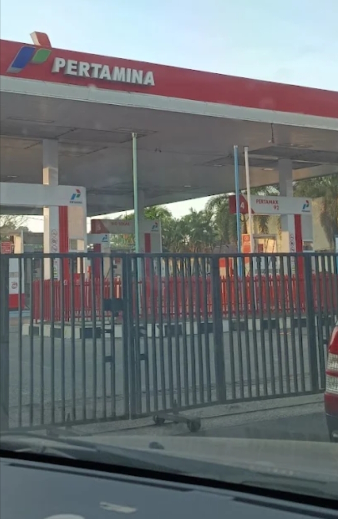 ⚠️ KARYAWAN SPBU JALAN ABDUL KADIR DIDUGA LALAI, PENUTUP TANGKI BENSIN TIDAK DIPASANG — SOPIR HAMPIR CELAKA DI JALAN MAKASSAR–SOPPENG ⚠️ KARYAWAN SPBU JALAN ABDUL KADIR DIDUGA LALAI, PENUTUP TANGKI BENSIN TIDAK DIPASANG — SOPIR HAMPIR CELAKA DI JALAN MAKASSAR–SOPPENG