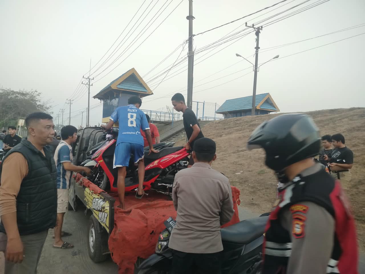 Tim Gabungan Polresta Gowa Tertibkan Balap Liar di Barombong Tim Gabungan Polresta Gowa Tertibkan Balap Liar di Barombong