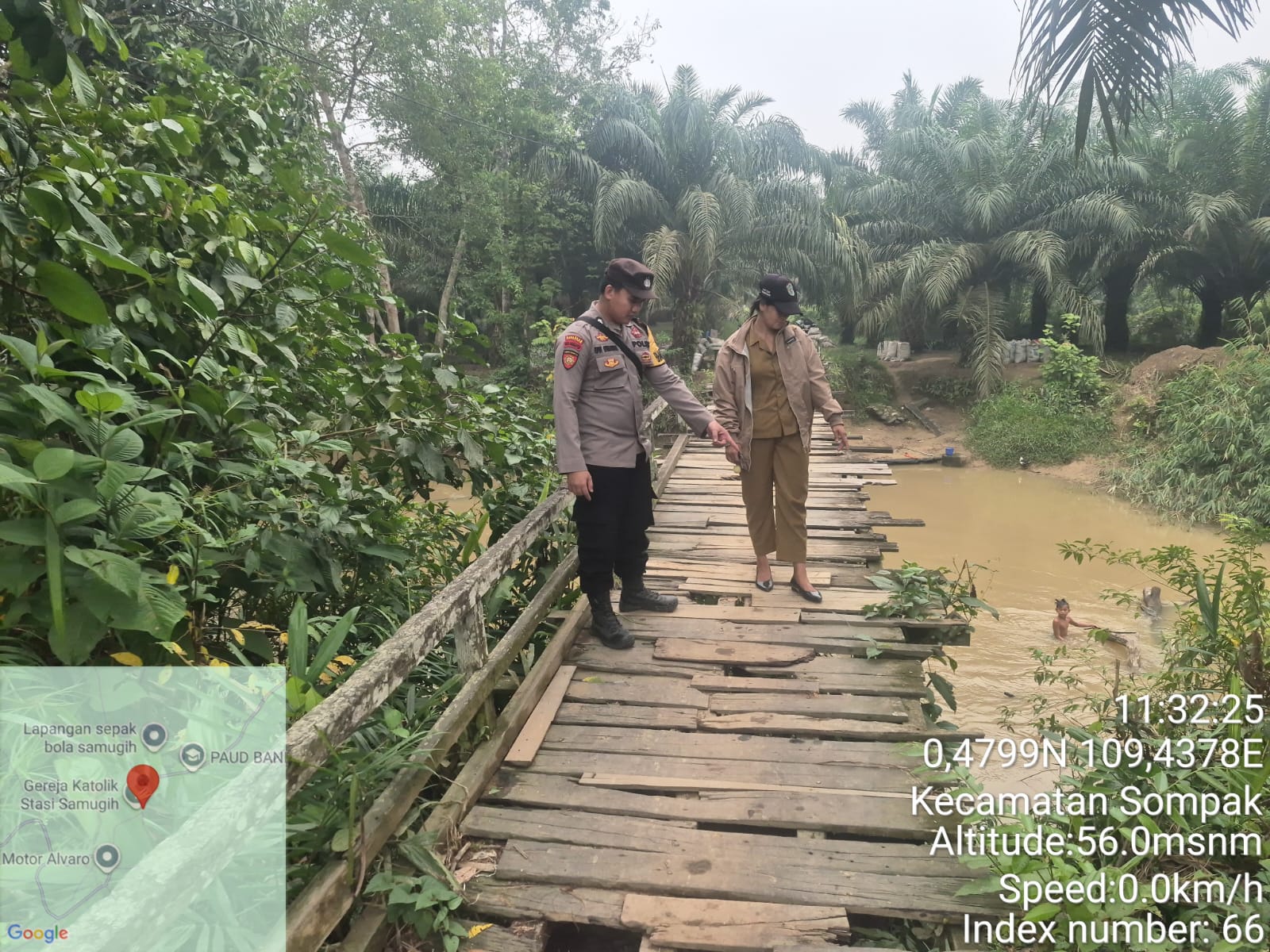 POLRI HADIR, BERSAMA PEMERINTAH DESA CEK JEMBATAN RUSAK DAN LAKUKAN MITIGASI KESELAMATAN WARGA DI DUSUN SEMUGIH POLRI HADIR, BERSAMA PEMERINTAH DESA CEK JEMBATAN RUSAK DAN LAKUKAN MITIGASI KESELAMATAN WARGA DI DUSUN SEMUGIH