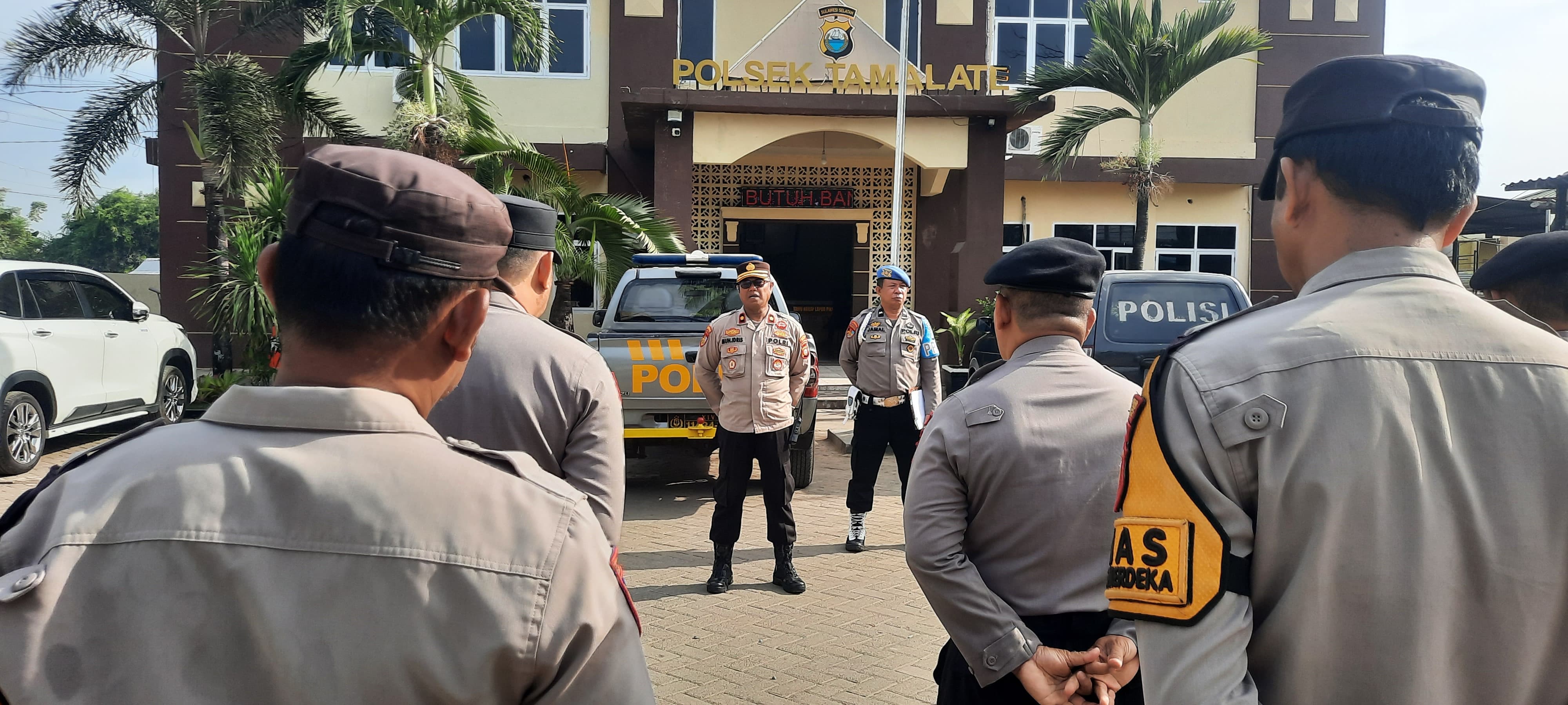 Kapoksek Tamalate Pimpin Apel Jam Pimpinan: Tekankan Tagline Kapolri Baru “Polisi Bersama Masyarakat” Kapoksek Tamalate Pimpin Apel Jam Pimpinan: Tekankan Tagline Kapolri Baru “Polisi Bersama Masyarakat”