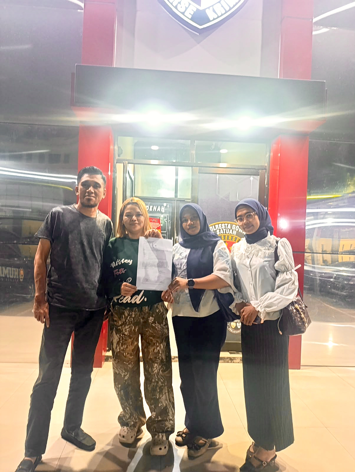 Pemilik RYK Kosmetik Lapor Fenny Frans ke Polresta Gowa, Serahkan Bukti Dugaan Serangan di Media Sosial Pemilik RYK Kosmetik Lapor Fenny Frans ke Polresta Gowa, Serahkan Bukti Dugaan Serangan di Media Sosial