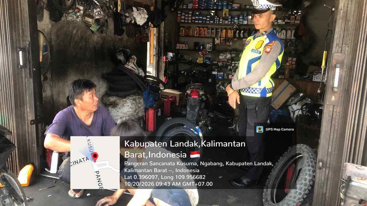 Cegah Penggunaan Knalpot Brong, Panit Lantas Polsek Ngabang Sambangi Bengkel dan Berikan Imbauan kepada Pemilik Usaha